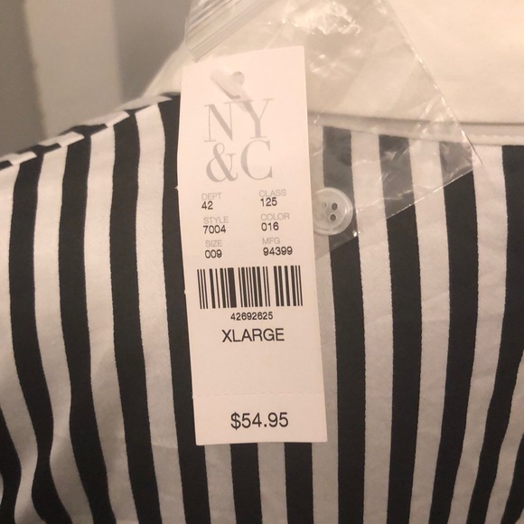 COPY - Black and white strip blouse. - Picture 5 of 7